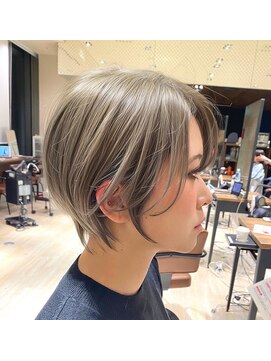 アマトウキョウスマートサロン(AMA TOKYO×Smart Salon) ヘーゼルベージュ　ブリーチなし　ハンサムショート