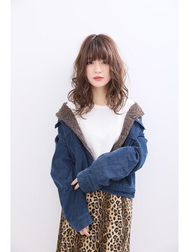 バズヘアー(BUZZ hair) おしゃれにキマる軽やかウェーブ