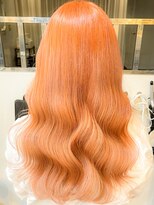 テン(tenn)&nbsp;なみなみウェーブ/くびれヘア/ペールオレンジ【kuroda】