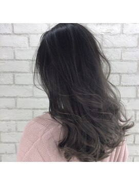 シーバイトリコ 市川(SEA by tricot) グラデーションカラー