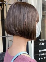 カムジーヘッド(COMEGHEAD)&nbsp;大人ショートボブショートカットココアアッシュくびれミディ