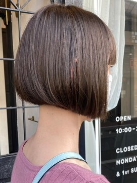 カムジーヘッド(COMEGHEAD) 大人ショートボブショートカットココアアッシュくびれミディ