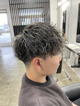 モエバイアリア(Moe by aria) スペインカール/ツーブロック/刈り上げ/ツイスパハイライト！