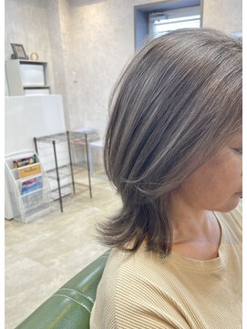 クーロン(Qoolon) ミディアムウルフ × 白髪活かしシルバーグレーカラー☆