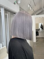 ホワイトシルバー×シルバーカラー×ハイトーンボブ
