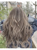 グラムアッシュ(GLAM ASH) くるくる波巻き外国人風ハイライトカラー