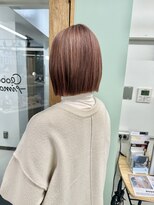 ヒビヲ(HIBIO) ショートボブ切りっぱなしボブタッセルボブミルクティーベージュ