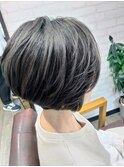 ショートボブ/ニュアンスカラー/センターパート/ブルージュ