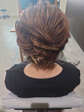 ビスポーク(BESPOKE) 20代30代40代似合わせ小顔アップスタイルチュラル透明感カラー