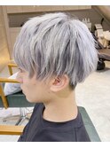 韓国マッシュヘア　ホワイトシルバーカラー