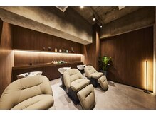 【モダンなHOTEL】をイメージしたシャンプールーム。夢心地のシャンプー台で、極上のリラックスタイム。