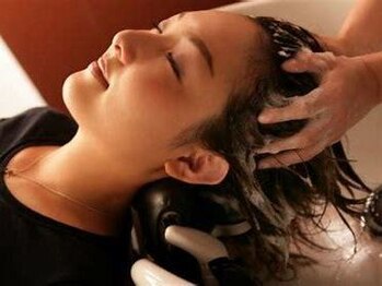 ビューティーサロンラスターの写真/3種類のヘッドスパが人気☆お好きな香りに包まれながら、頭皮をほぐして、髪も心も健康的に♪