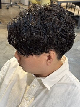 センターパートシャドウパーマ2ブロ刈り上げ2wayスタイル