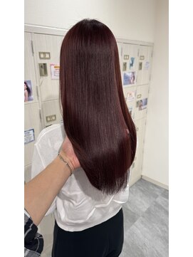 この冬人気な暗めチェリーレッド