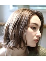 アズーア ヘアーアンドスパ(azure hair&spa)&nbsp;動きのある毛先で重たく見せない。大人女子にちょうどいいボブ。