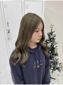 オリーブベージュ