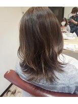 ミディアムヘアー×アッシュ
