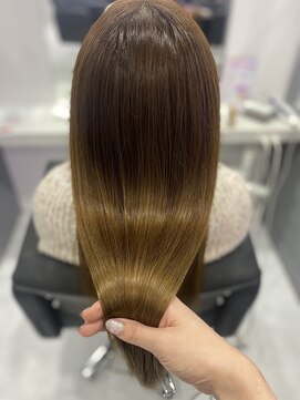 アルーシェ 秋葉原店(Alushe) くすみベージュ×イエベ春