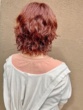 トップヘアー アヴェニュー 刈谷(TOPHAIR Avenue) は弾むようなパーマとピンクレッドカラー/ニュアンスカラー