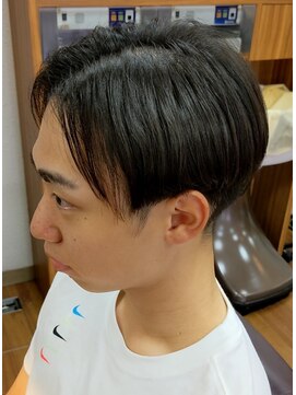 ブルブンガ(Berbunga) ストレートマッシュヘア×スリークショートサイドグラデーション