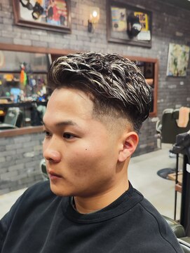 スリーセント 栄(3/cent) ニュアンスパーマ/メッシュ/ハイライト/フェードカット