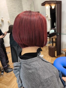 オラ ボーテ(Aura Beaute) ハイライトレッド前下がりボブ
