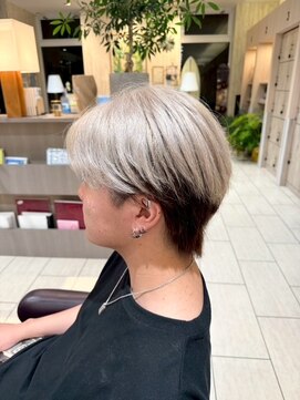 アース 千葉店(HAIR&MAKE EARTH) プラチナブロンド