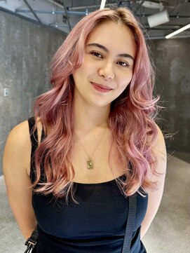 ピークアブー 原宿ハラカド(PEEK-A-BOO) レイヤーカットピンクハイライト海外風馴染ませウィービング