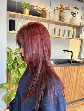 シンクアンド(THINK AND) 艶レッドバイオレットで魅せるロング｜THINK AND