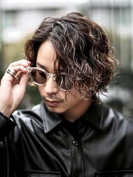 フィフス(fifth) かき上げヘアツイストスパイラルパーマツーブロックアップバング