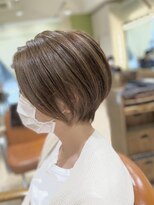 ネオリーブソラ 相模大野店(Neolive sola)&nbsp;2ブロックショートボブ×白髪ぼかしハイライト[sola:neolive]