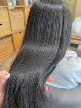 バイオレット ナゴヤ(Violet Nagoya) ブリーチなしカラー グレージュ ダークグレー 透明感カラー