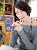 アシンメトリー黒髪耳かけミニボブショート20代30代40代