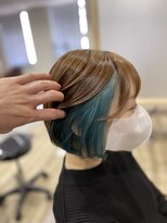 ノエ 柏東口店(Noe.)&nbsp;インナー×ターコイズブルー/顔まわりレイヤーボブ