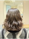 クセをデジタルパーマでなじませたミディアムボブ