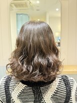 カームバイリベルタ(calm by Re:berta)&nbsp;クセをデジタルパーマでなじませたミディアムボブ