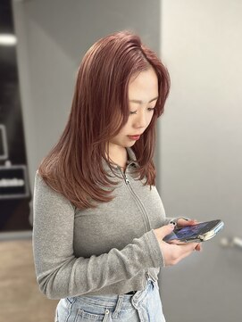 アオ(ao.) ミディアムレイヤー/レイヤーカット/ハイトーン