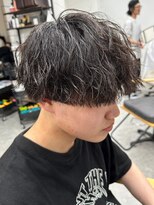 フゥ 宇都宮(FeU)&nbsp;栃木メンズパーマメンズカットセンターパートメンズマッシュ緩め