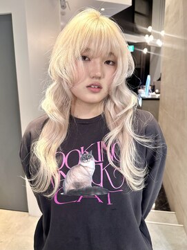 シェノン 表参道(CHAINON) ロングレイヤーホワイトブロンド!