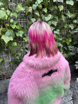 オーン(OOn) ホワイトピンクデザイン