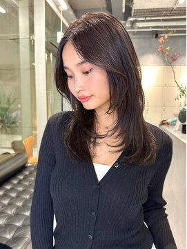 サンバレー(SUNVALLEY) 外国人風艶ブラウンミディアムレイヤー小顔顔まわりカット