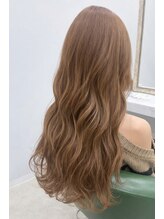 クオン(Kuon) 透明感ミルクティーベージュロング