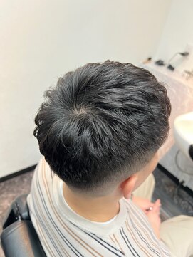 ゲネシス(GENESiS) 長めクロップ×ラフアイロンパーマ