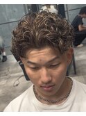 サーフバック　ツイストスパイラル眉カットメンズパーマ