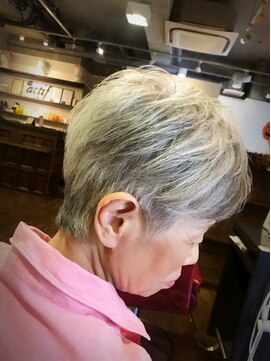 60代70代 白髪を生かしたシニアショートヘア L アクティフ Actif のヘアカタログ ホットペッパービューティー