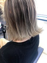 トルネード(TORNADO)&nbsp;外国人風ボブ ハイライトバレイヤージュ グレージュエアタッチ