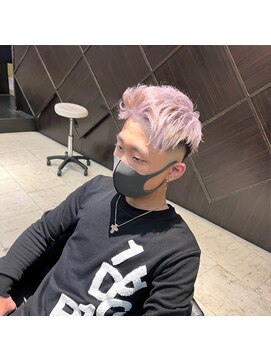 ディグニフ(DIGNIF) ホワイトピンク×スキンフェードカット×ジェットモヒカン