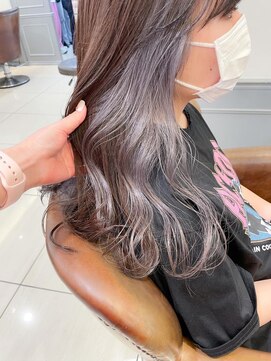 ネオリーブアイム 横浜西口店(Neolive aim) 王道ホワイトグレー×インナーカラー【横浜】