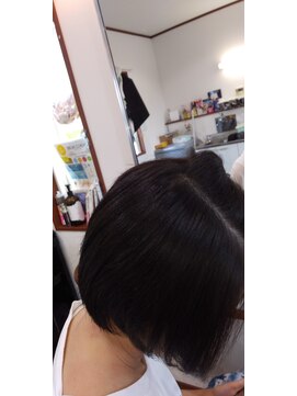 サロンドマナ 自然な軽さの学生カット