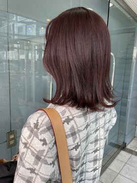 トイロ 中目黒(Toiro) バーガンディブラウンカラー暖色カラーロブ外ハネ艶カラー